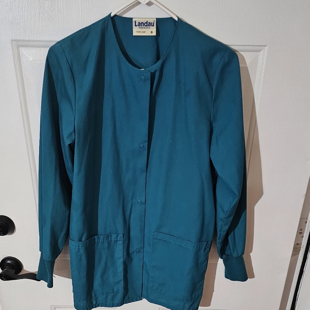 Scrubs lab coat like new